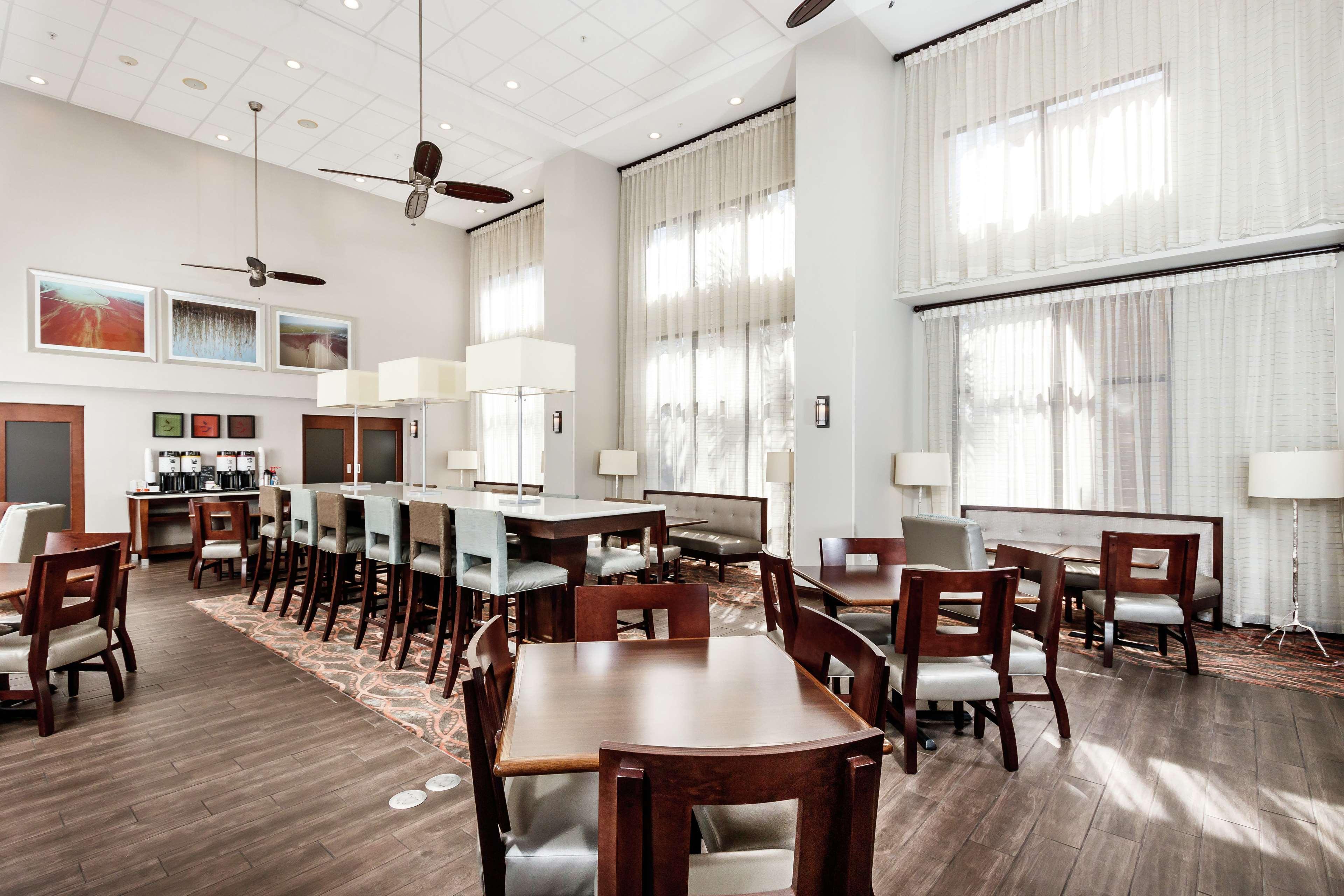 Hampton Inn & Suites נבארה מראה חיצוני תמונה